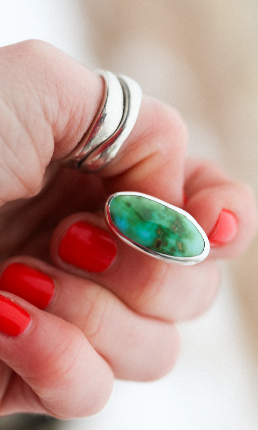 East to West Ring Ten || Size 8.25