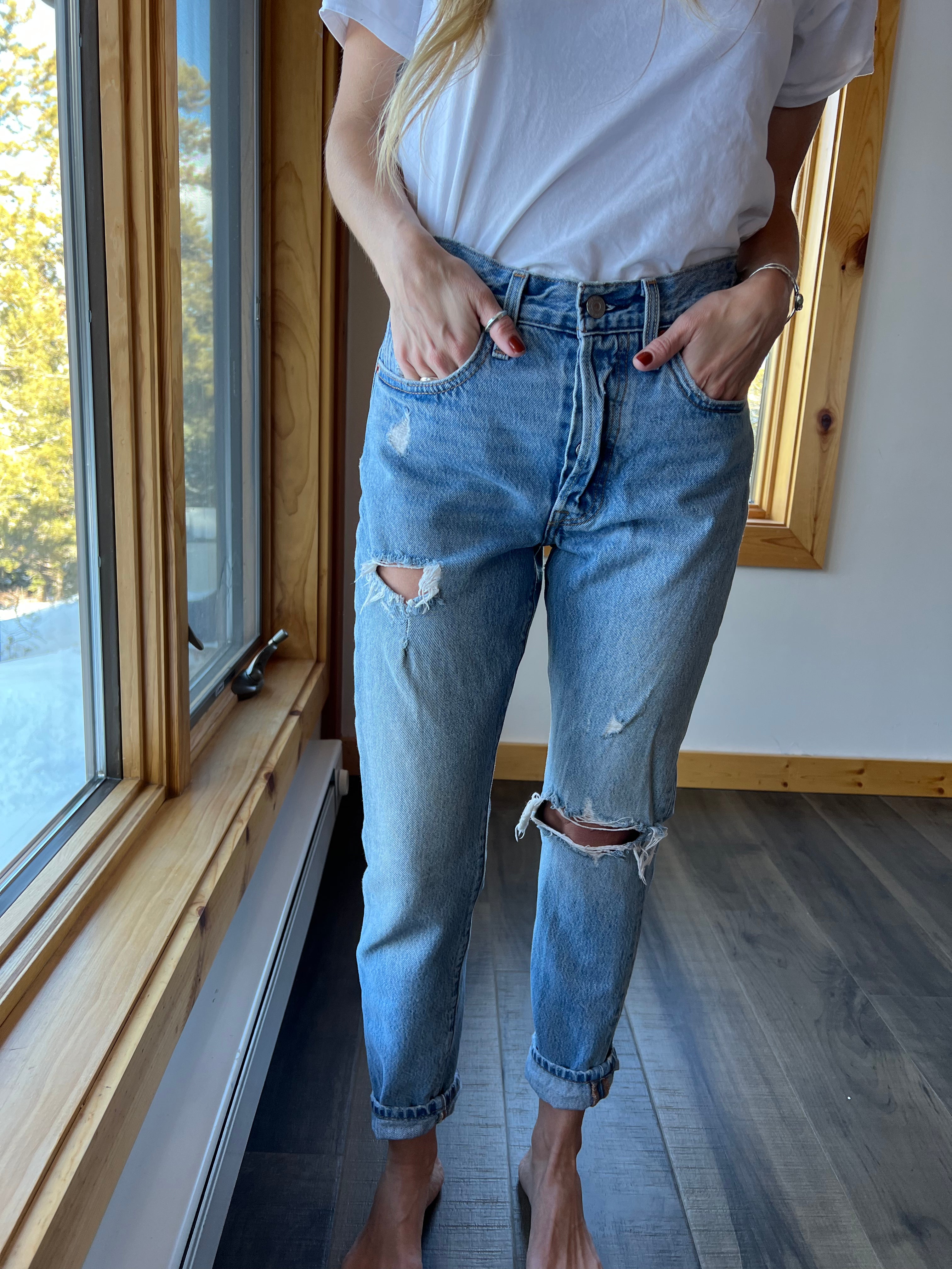 26: Levi's Jeans
