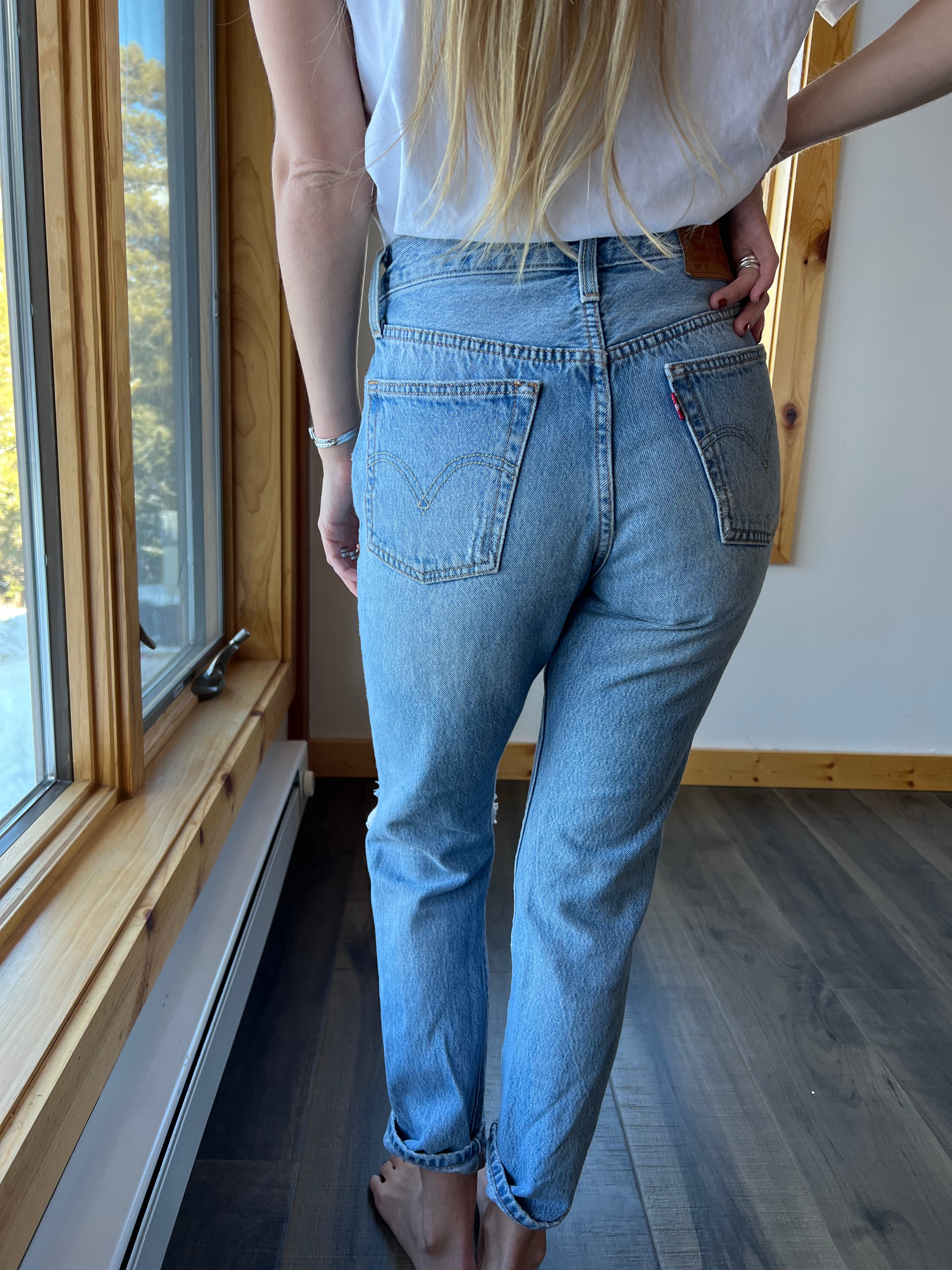 26: Levi's Jeans