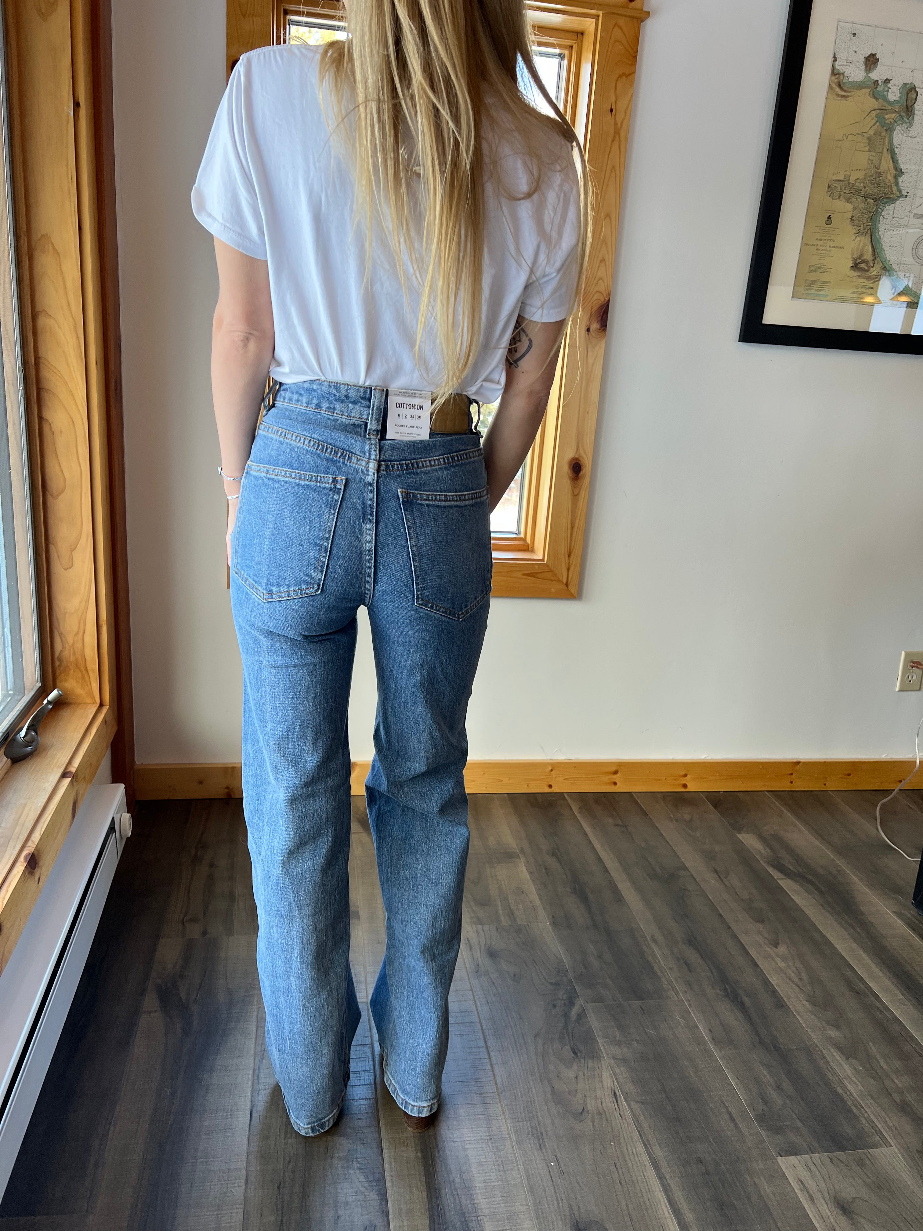 28: NWT Cotton On Jeans