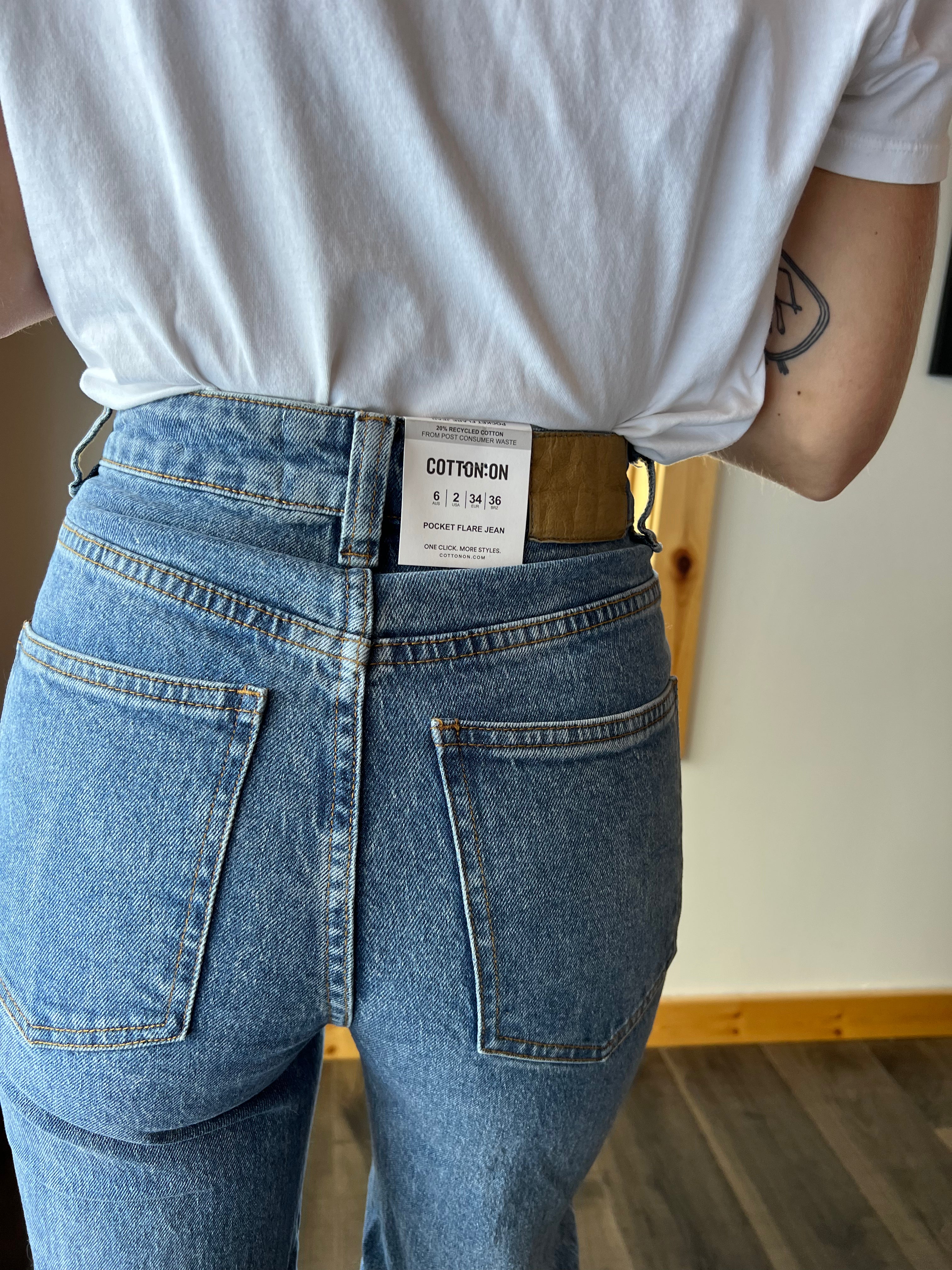 28: NWT Cotton On Jeans