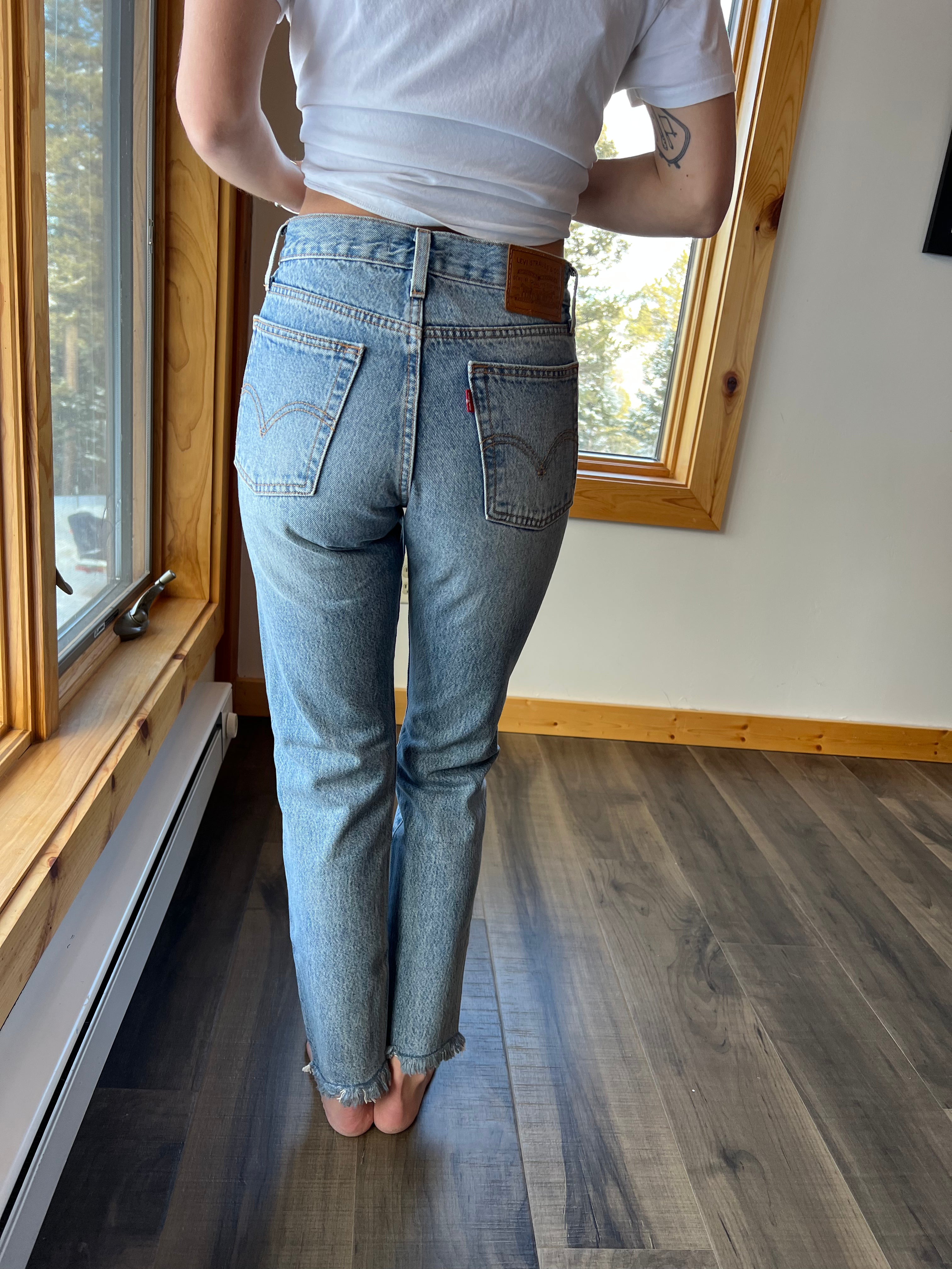 Levi's Wedgie Fit Straight Jeans Review: I totally tested them